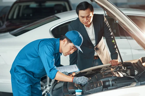 A1 Motortech mechanics working in St Albans garage